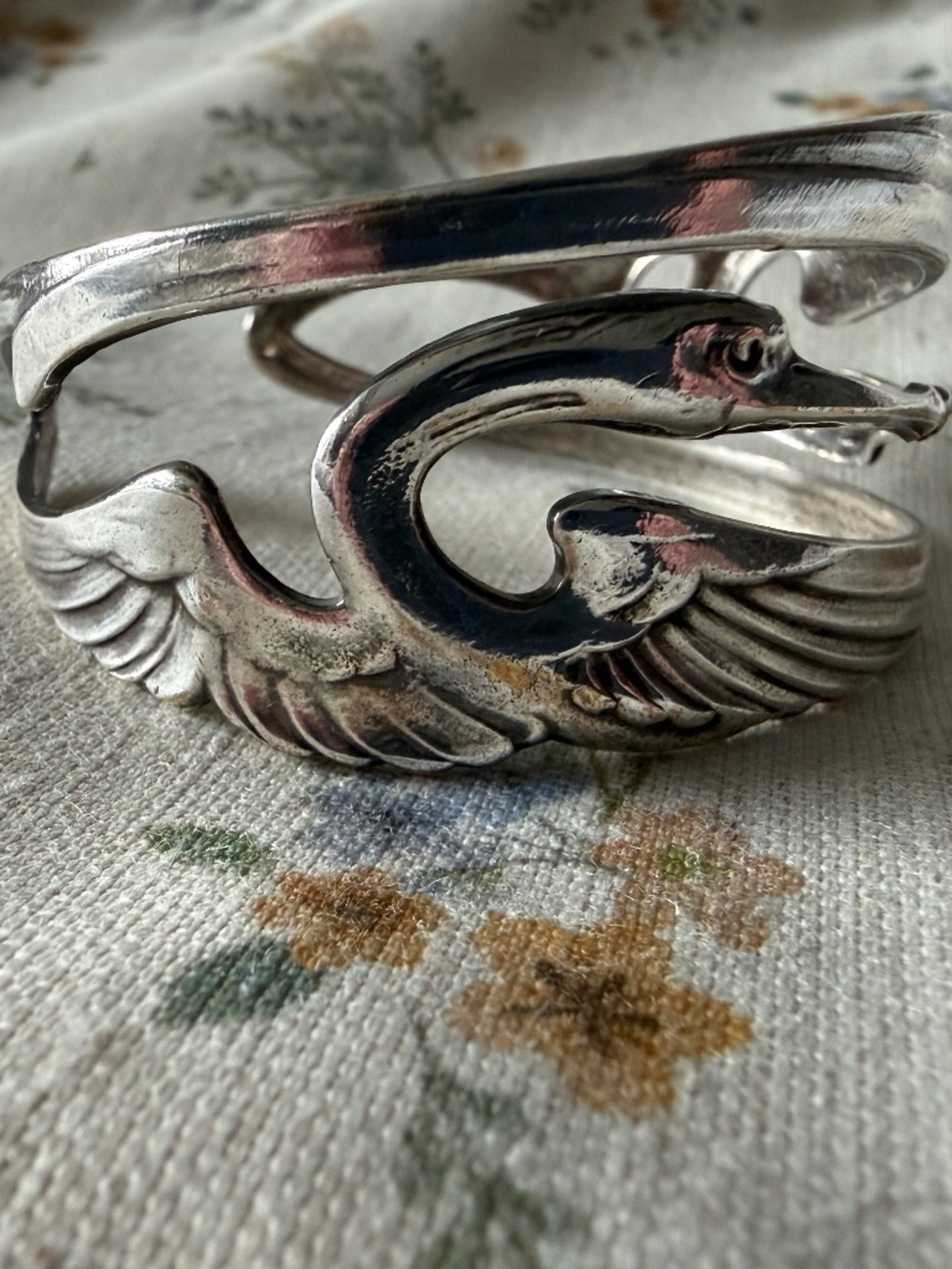 EUC Vintage Art Nouveau-style Kissing Herons Motif Silver Plated Cuff Bracelet